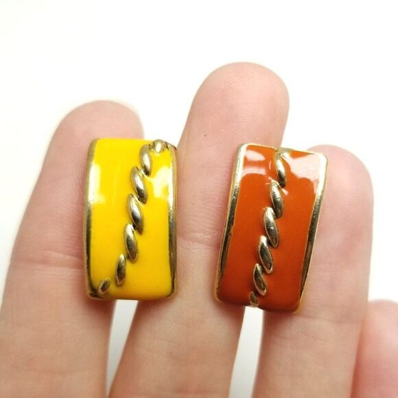 Vintage Funky Yellow and Orange Enamel Clip On Earrings, Rectangle, Retro Design - Picture 1 of 6